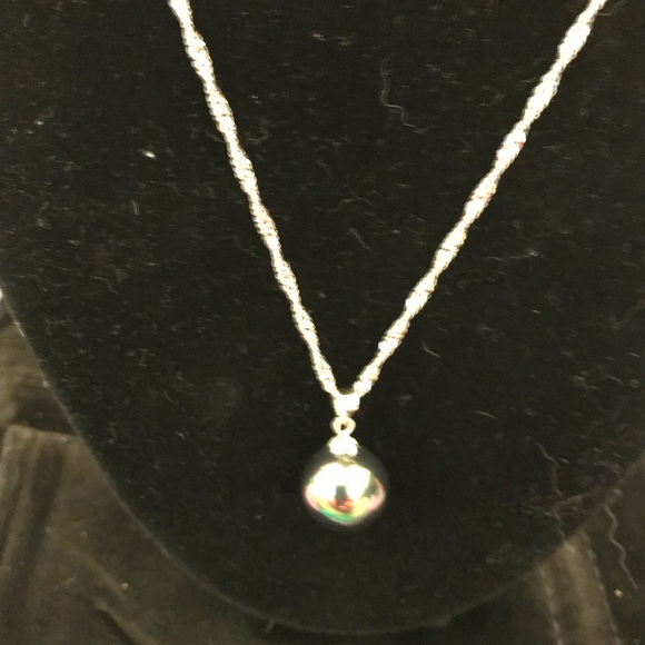 16 MM Tahitian Shell Pearl Pendant White GF Chain - Picture 4 of 4